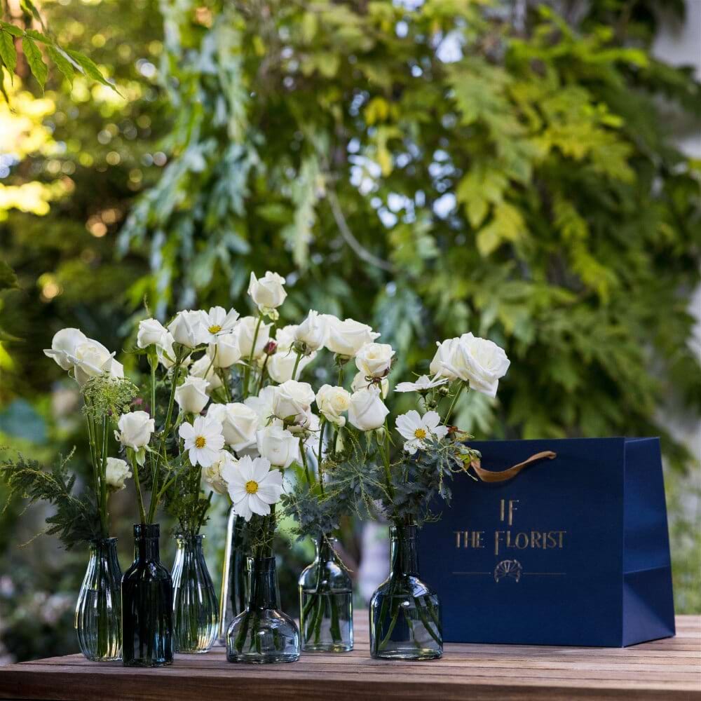 GARDEN ROSES IN BUDS - Mother`s Day Collection